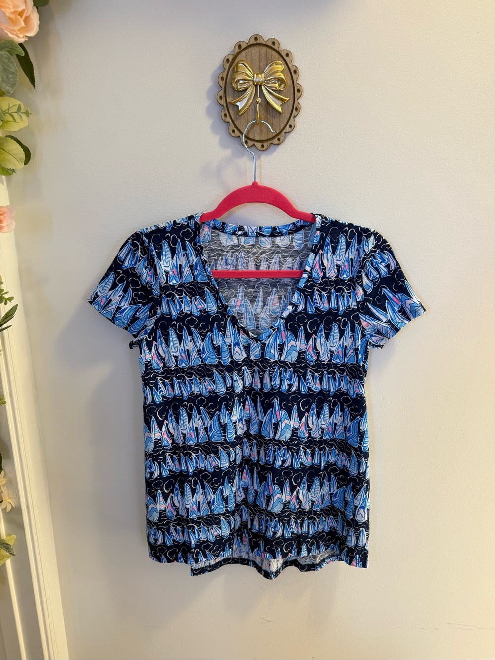 NWT Lilly Pulitzer Etta V-Neck in “Low Tide Navy Sails & Stripes” - Size XS